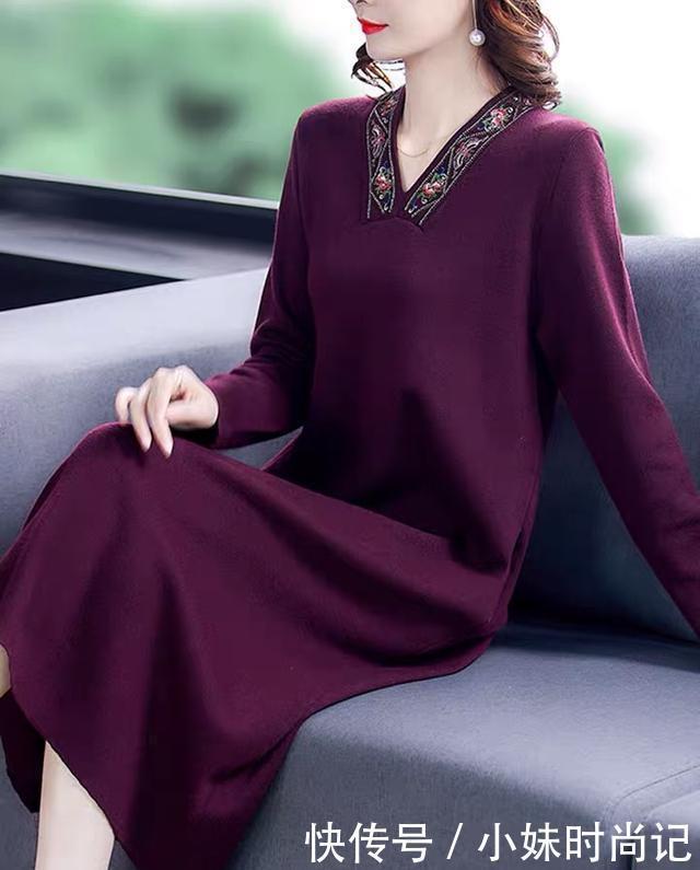 中年女人秋冬穿衣不再愁, 轻奢风针织裙配小皮靴, 俨然一副阔太范