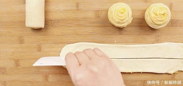 面团|手撕面包这样做,柔软筋道又拉丝,一层一层撕着吃,太香了
