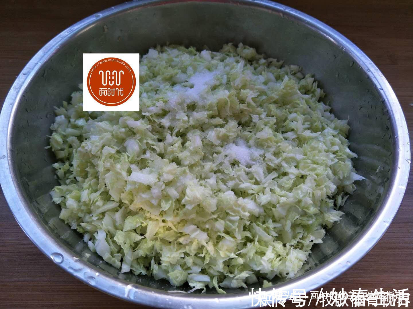 别再炒白菜炖白菜了,教你做成白菜丸子,酥脆鲜香拿肉都不换 !