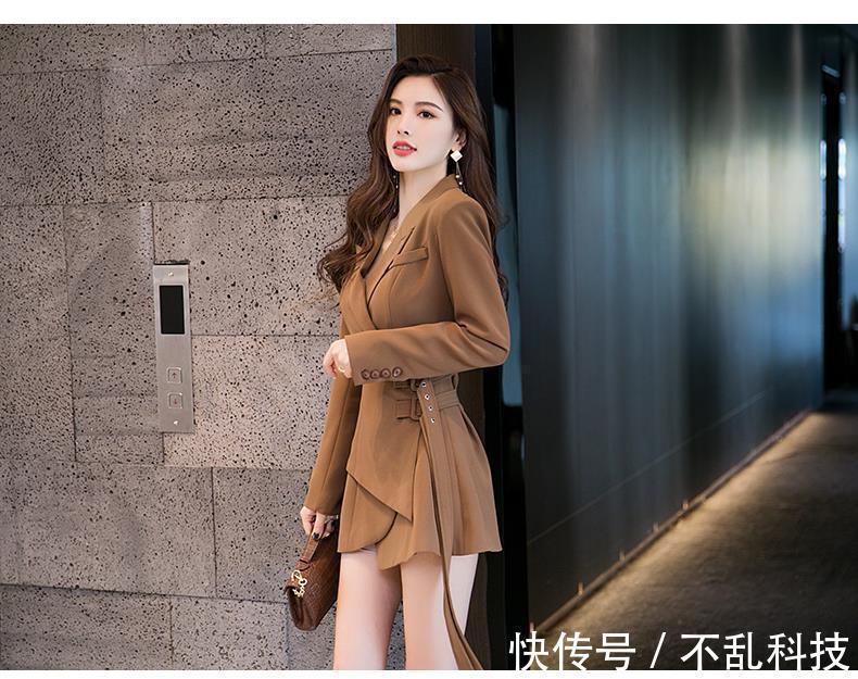 美腿|长发美女穿时尚西装裙秀美腿,搭配一双同色高跟鞋女神范十足