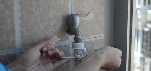 线板|水管漏水怎么办？只需一根绳子就能轻松搞定，结实不漏水，都学学