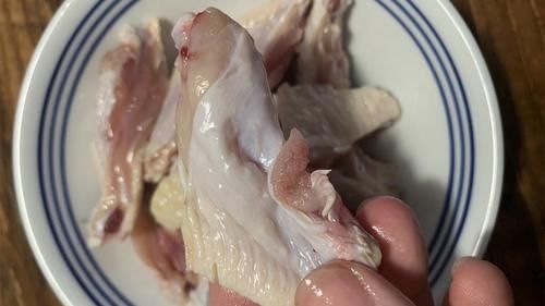 土豆条|8个鸡翅一个大土豆，这种做法最香，香嫩入味，比烧烤还好吃