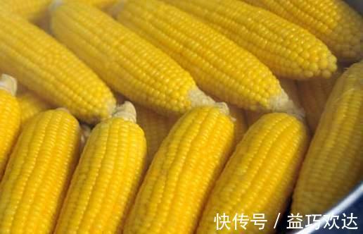 小苏打|煮玉米，只放清水是错的，多放2样东西，玉米香甜软糯，更好吃