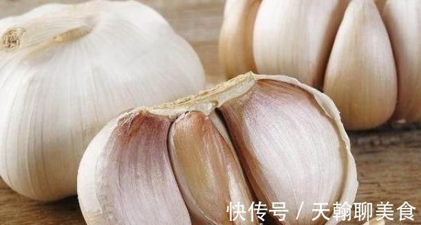 大蒜|大蒜搭配此物,每天喝一杯,强精补肾,让你更有“男人味”!