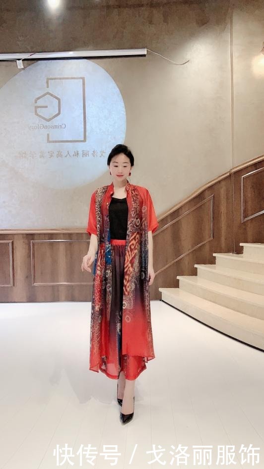 戈洛丽为你分享夏季服饰搭配,别关注意小短裙小短裤了,夏季防晒很重要