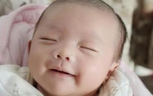 宝妈|宝宝出生证名字被打错，上户口又弄错，宝妈看后：够特别，不改了