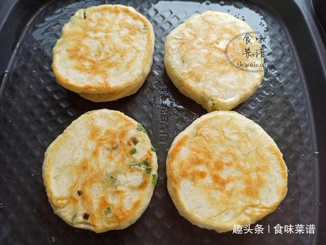 孩子想吃葱花饼了，教你特色做法，不和面不揉面，暄软咸香又好吃