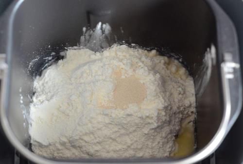 过年蒸馒头时，除了酵母和白糖！多加一点它，10分钟就能发满盆