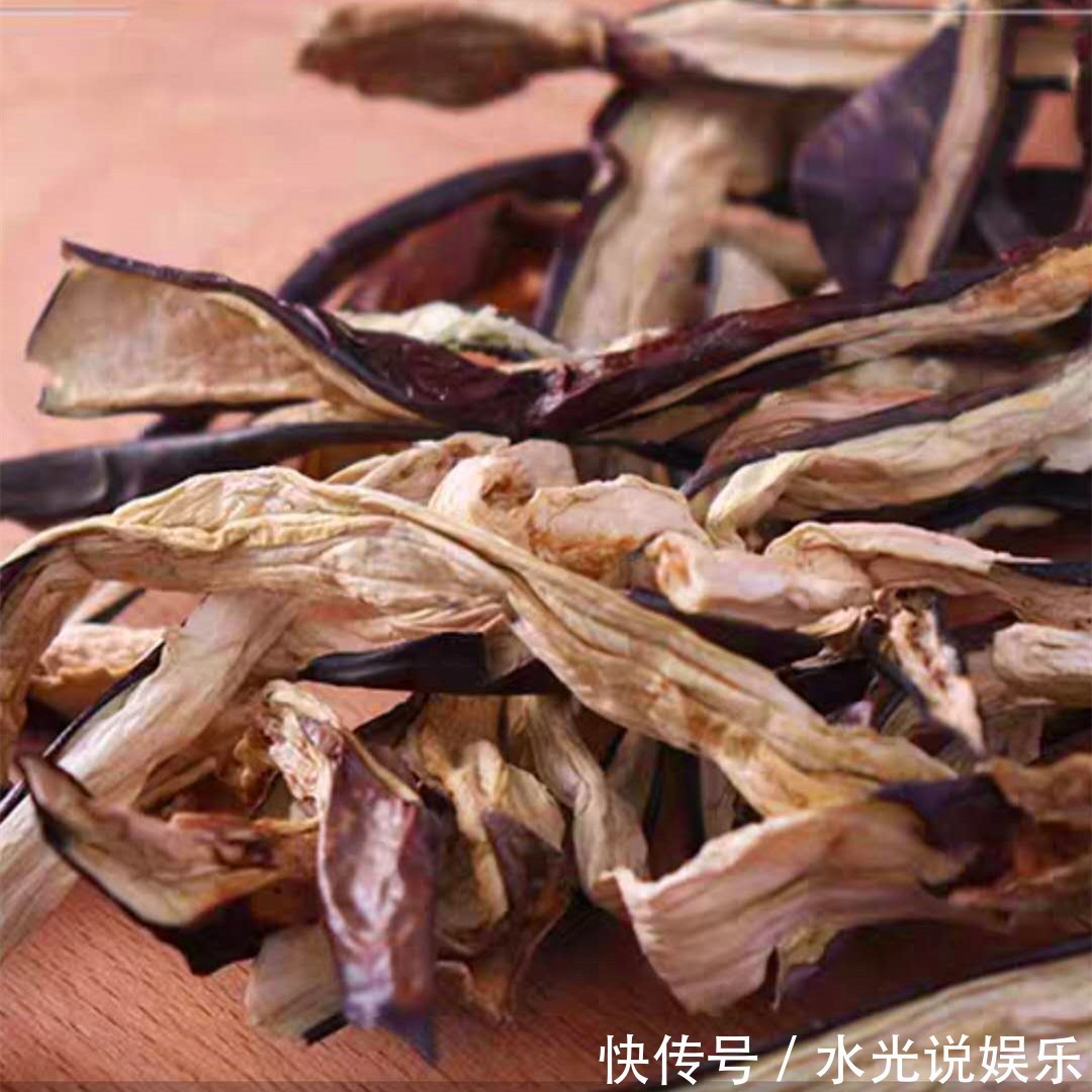 特别|此菜1元1斤没人要,晒干后价格贵了20倍,炖肉特香,吃一年不坏!