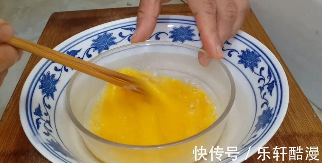面粉|3个鸡蛋,1斤面粉,大刀一切,松软香甜不刷油,我家一周吃五次