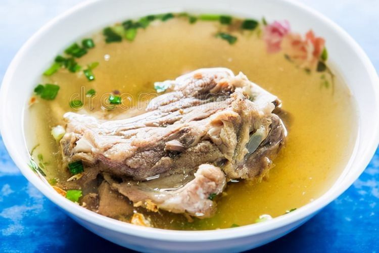 炖大骨头汤，切忌直接加水炖，谨记重要2步，骨汤更香更浓白