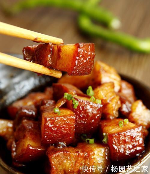 做红烧肉，不要一味的开火煮，多加1步，没牙齿的老奶奶也咬得动