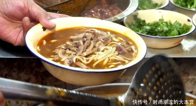 店里|武汉老字号牛肉面馆,汉口人爱来喝早酒,店里最受欢迎的却是腰片