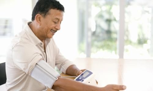 右手|一天里什么时候量血压较准确?量左手还是右手?听听医生怎么说