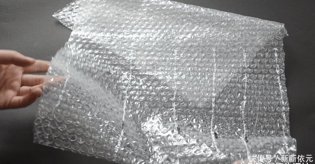 快递箱里的气泡垫别扔了, 没想到它作用这么大, 家家户户用的到