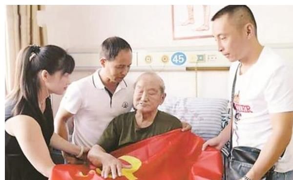 志愿军|老兵一人歼敌165人，走进博物馆后，他激动地哭道：这是我的枪