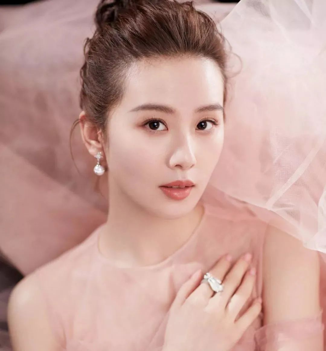 眼睑|双眼皮、大眼睛已经过时了，现在的美女标准是这样..