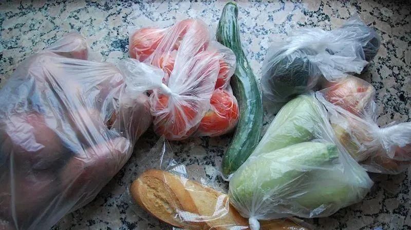 塑料袋、打包盒，装了热食会致癌？关键要看这一点，否则危害很大