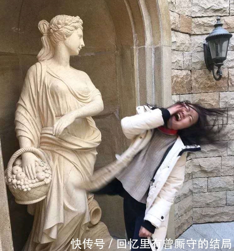 |搞笑图片幽默段子笑话:哈哈,狗狗挺懂事的啊,还在帮主人洗衣服