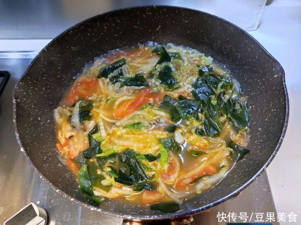 番茄|第一次做番茄大白菜汤就一致好评,从此做菜就有了自信