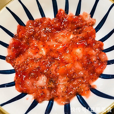 吃着比肉还鲜，嘴馋就吃冬日限定～草莓爆浆蛋糕