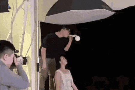 |搞笑GIF趣图:你这是想让垃圾桶背你回去?喝大了吧