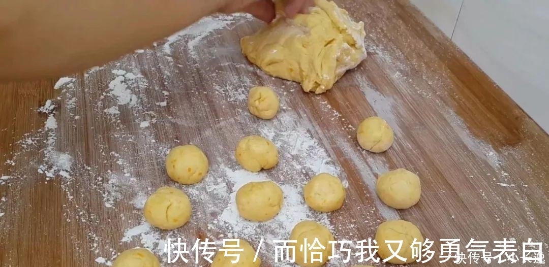 鸡米花|半个南瓜, 一斤面粉, 筷子一搅, 做出来比鸡米花都好吃, 越吃越香