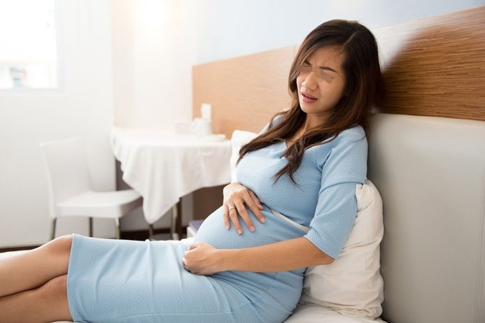 准妈妈|怀孕时经常玩手机,产生的影响比辐射大,对孕妈和胎宝都不利