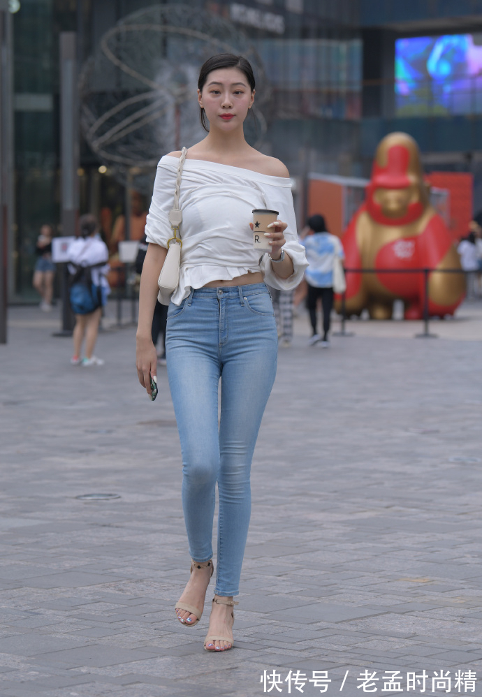 铅笔裤 穿铅笔裤好不好看?搭配“露肩衣”试试,造型会告诉你答案
