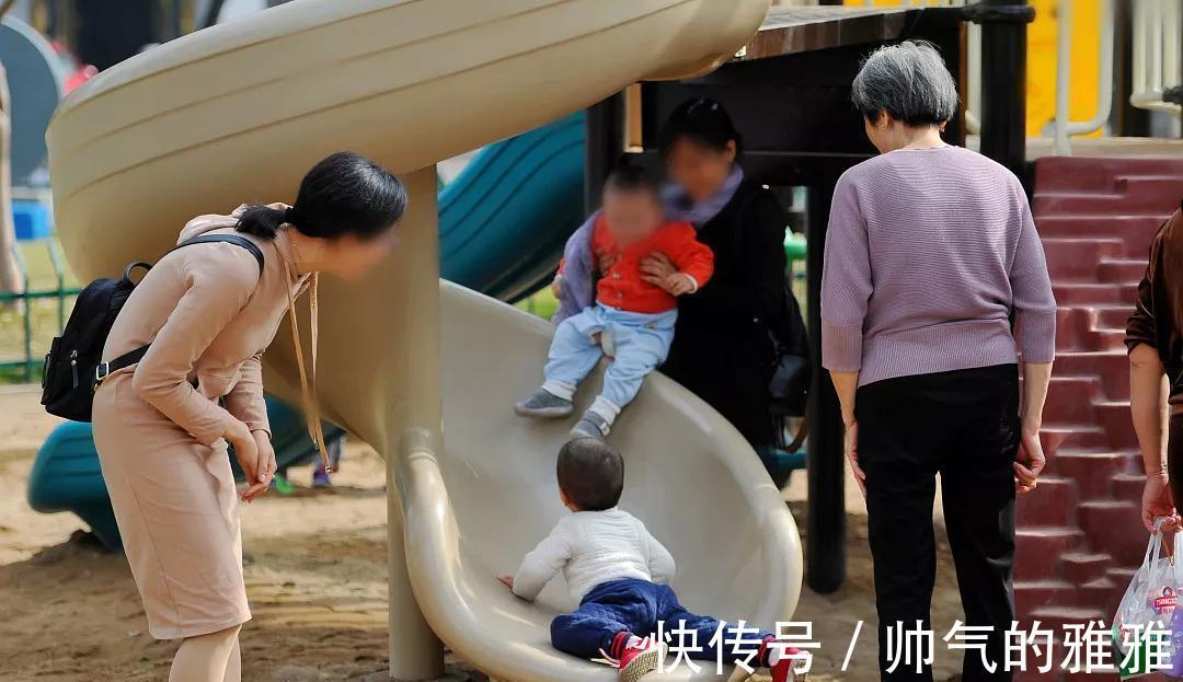 父母|老人帮忙带娃跟没老人带娃，3个家庭前后对比，差距一目了然！