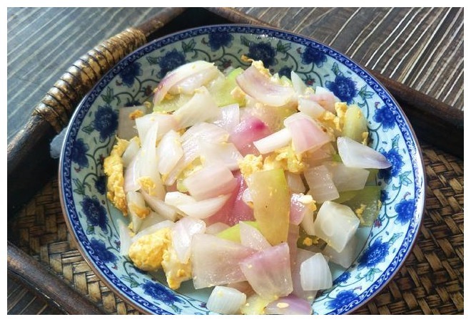 保存洋葱有妙招，学会1招，洋葱放1年不变坏，随时都新鲜