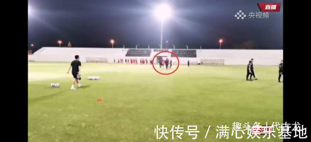 阿曼|国足26人合练,李铁跟阿兰洛国富密语,要扮演B组搅局者身份
