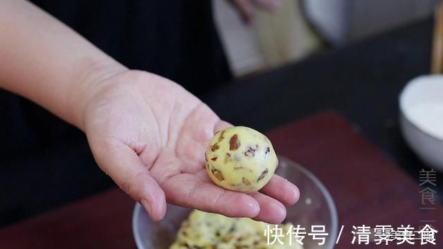 做法|玉米面超好吃的做法，是老一辈都会的手艺，松软清甜，从里香到外