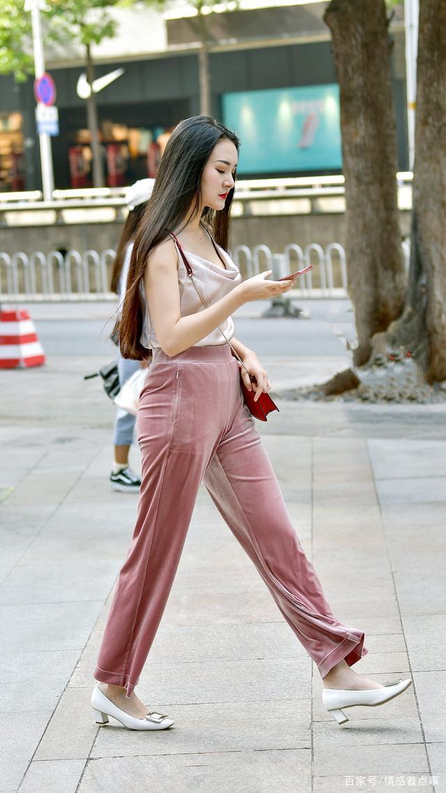 真丝|真丝上衣,搭配丝绒直筒裤+方头鞋,时尚优雅又显高级感