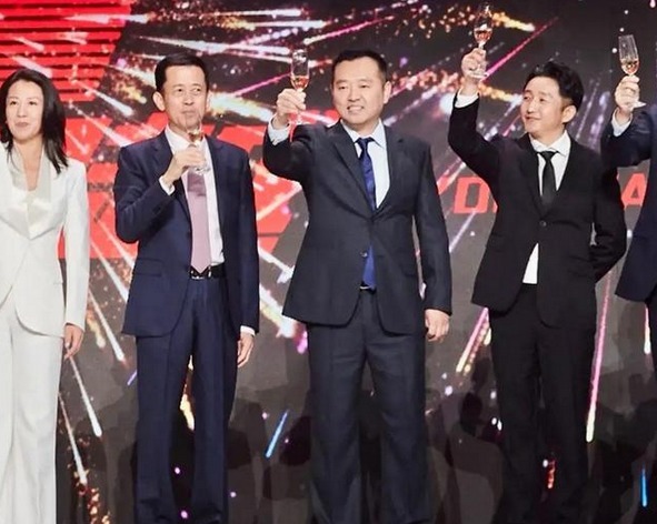 乒乓球队|孙颖莎主管教练迟迟未定!孔令辉久违现身,刘国梁心里或早有打算