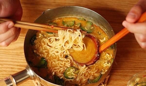 项链容易打结怎么办一根吸管就能解决,方法简单一看就会