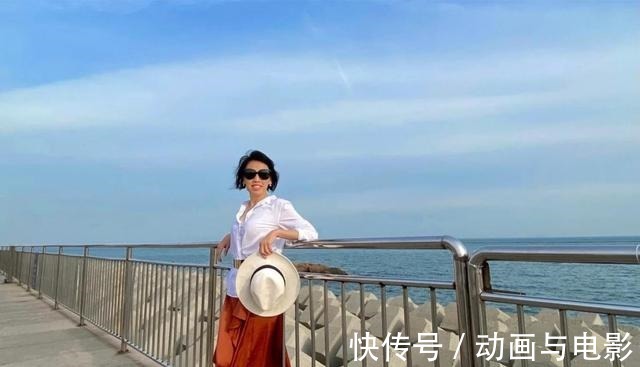彩色 60岁的女人,建议多学学这几位博主的穿搭,真实自然还很显年轻!