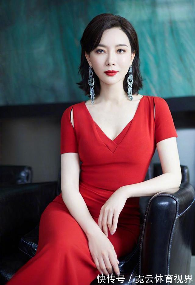 不老女神|女人过了50就放弃黑长直吧!试试今年流行的这4种发型,更减龄