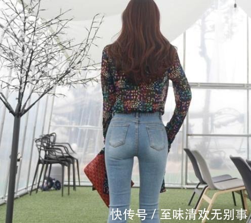 紧身褡|百搭有型的牛仔裤，一直是女性喜欢的单品，简约却不过时