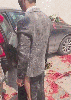 |搞笑GIF:虽然不知道小姐姐在讲什么,但你的笑容很甜啊