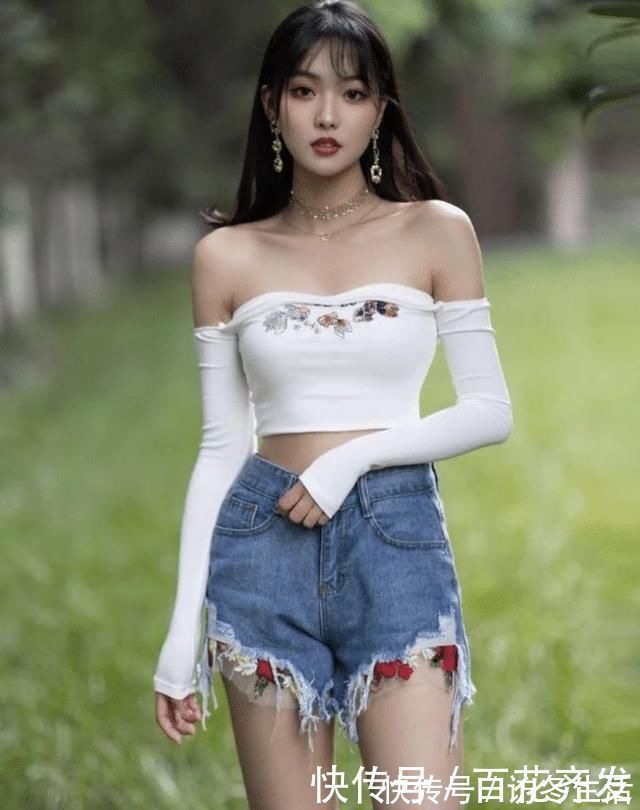 美女|小区的时髦美女，一身靓丽打扮，让男人看得直眼