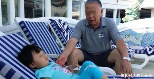 老伴|姥爷饭桌故意逗外孙,没想到小外孙如此回答,老人伤心不已