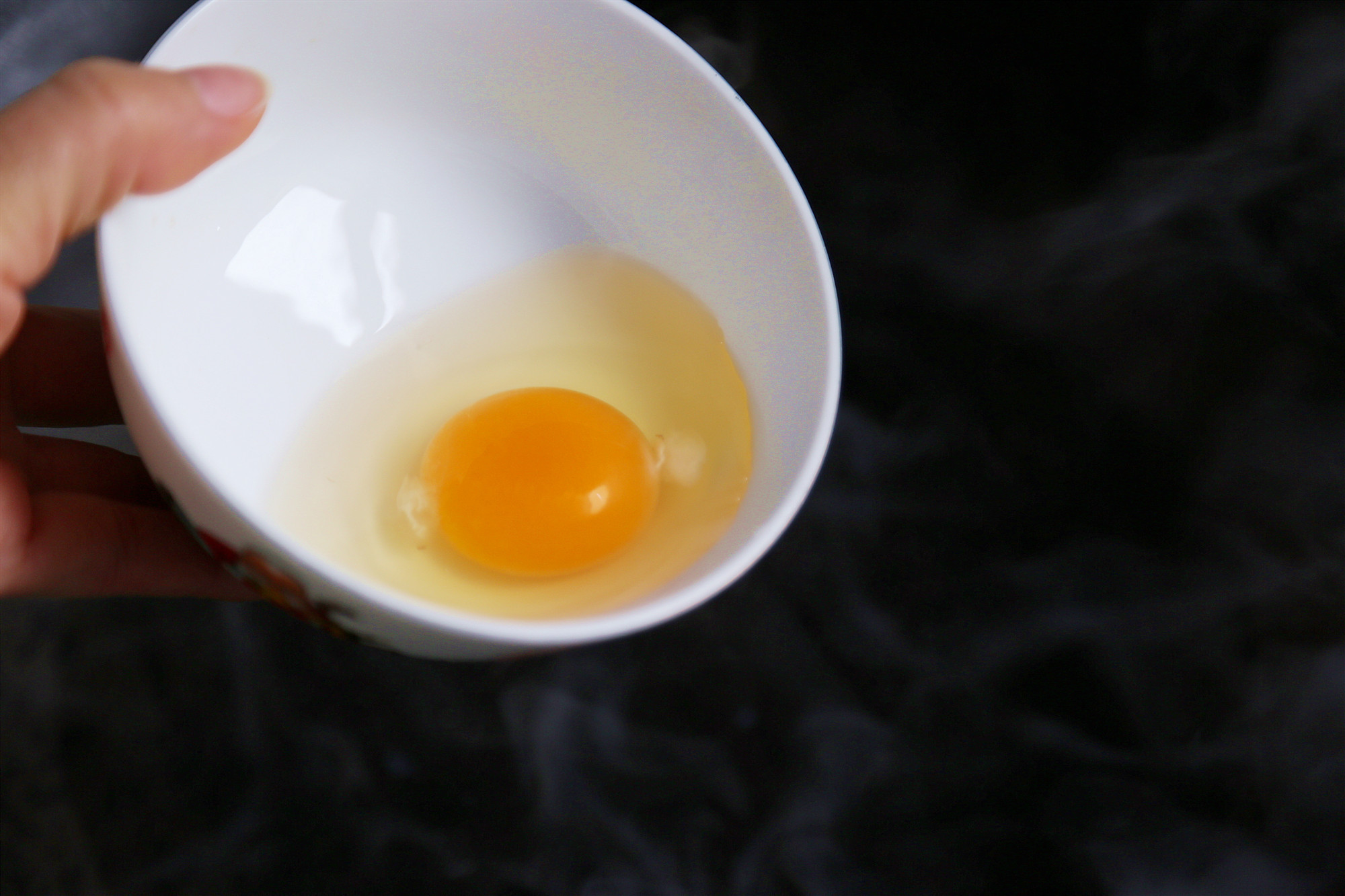 荷包蛋|水煮荷包蛋,千万不要水开下锅,多加这几步,鸡蛋圆嫩完整不出沫