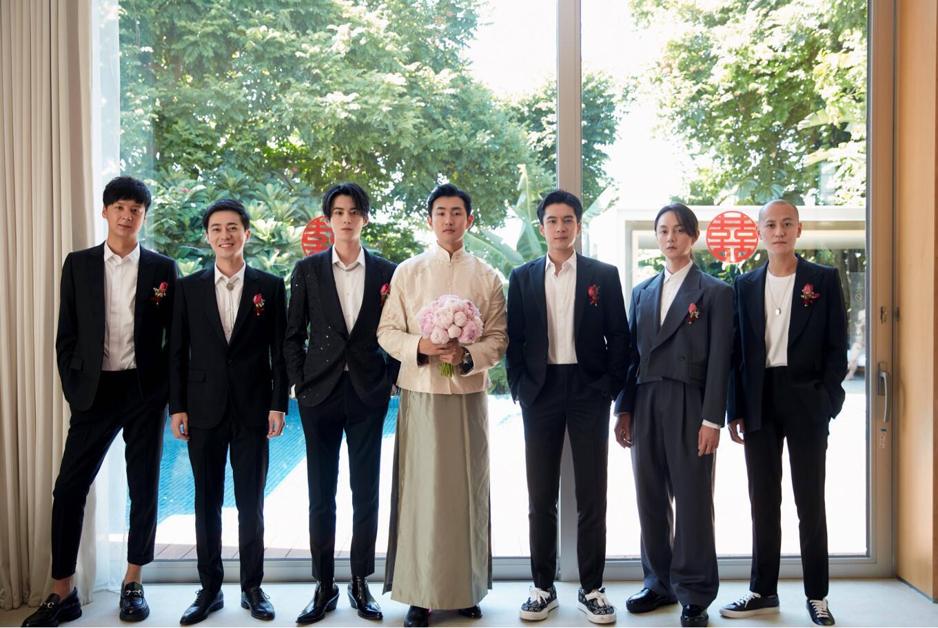 王彦霖婚礼照曝光,伴郎团抢镜,秦俊杰被调侃与"光头强"撞脸