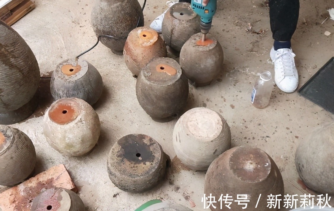 坛子|十多年前的老坛子，收集起来打孔改造，用来种多肉可不是一般的美