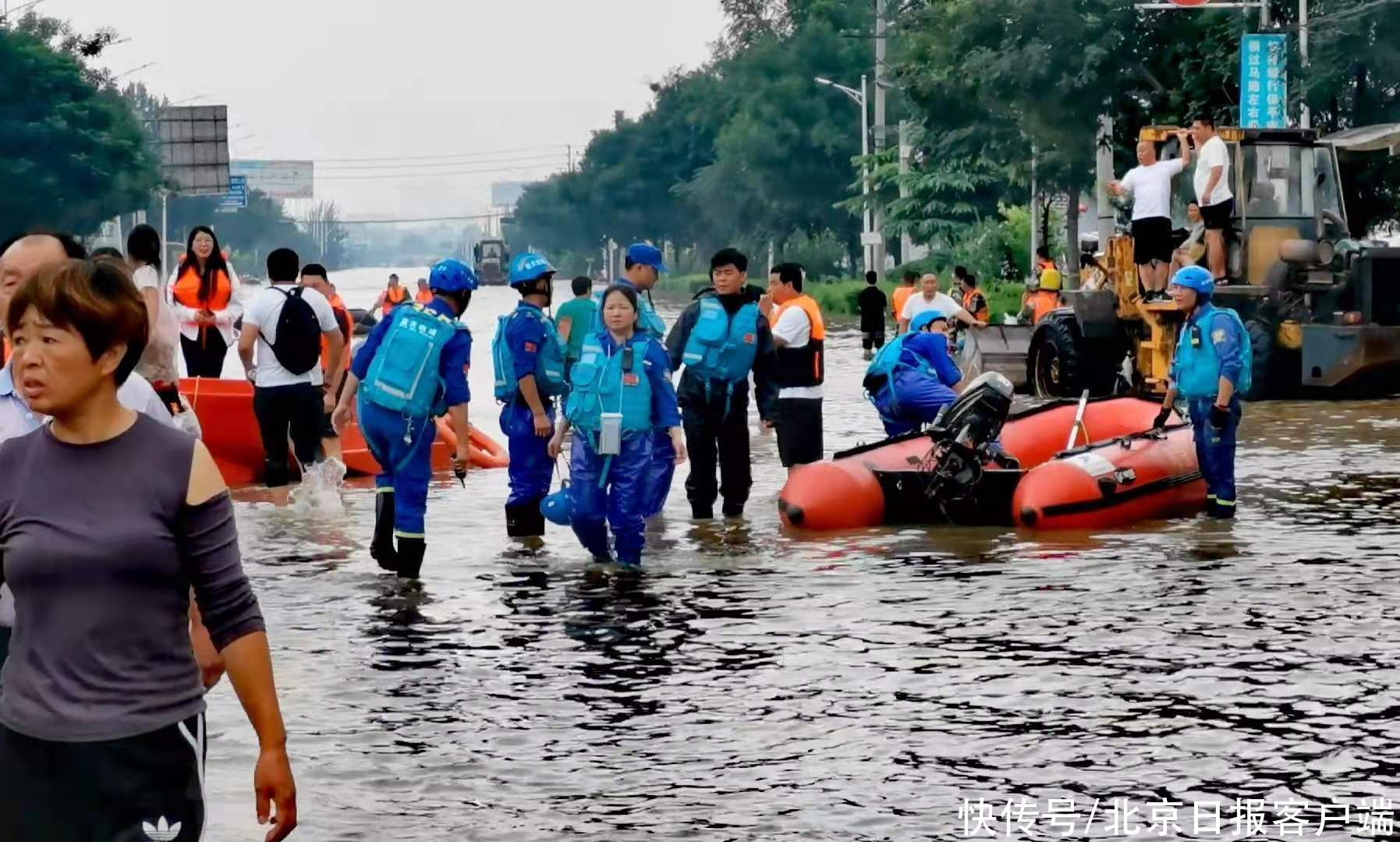 河南新乡告急！大批救援队已抵达现场|我在现场 | 告急