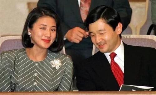 日本令和时代德仁天皇与雅子皇后的爱情故事 相爱26年 育有一女 快资讯