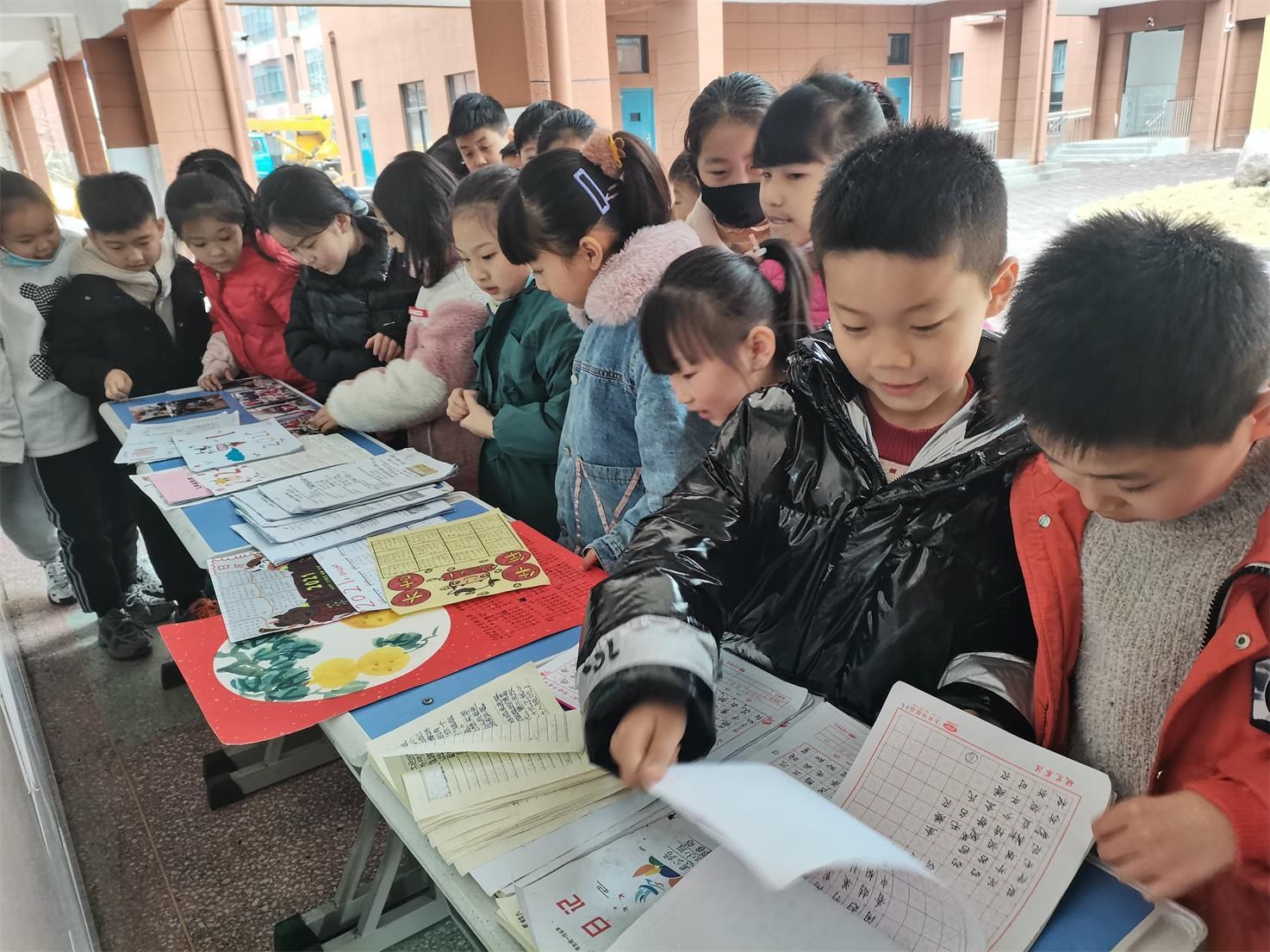 愚公路小学：开学第一天 这一波温暖操作迎接孩子们