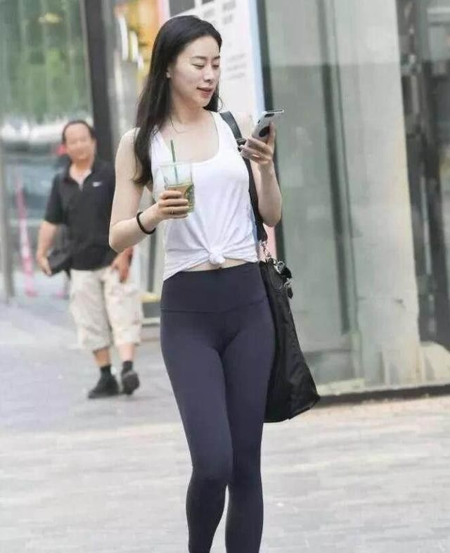 优雅 打底裤高腰的设计超级舒适，完美塑造女性优雅高贵的气质