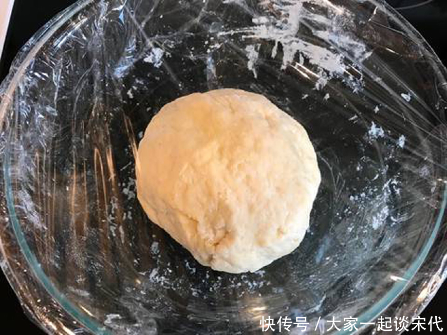 煮面条时,冷水下锅还是热水下锅?很多人都不懂,难怪面条不劲道